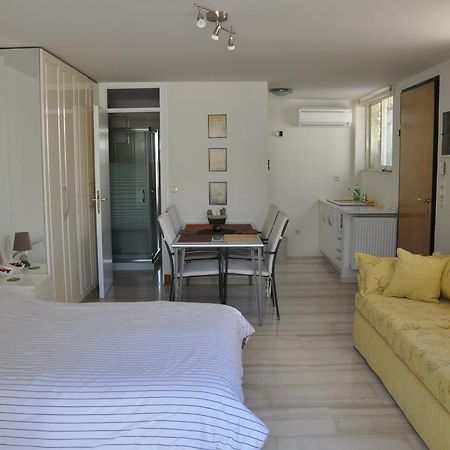 Cosy Studio With Garden / Individual Apartment Athens Ngoại thất bức ảnh